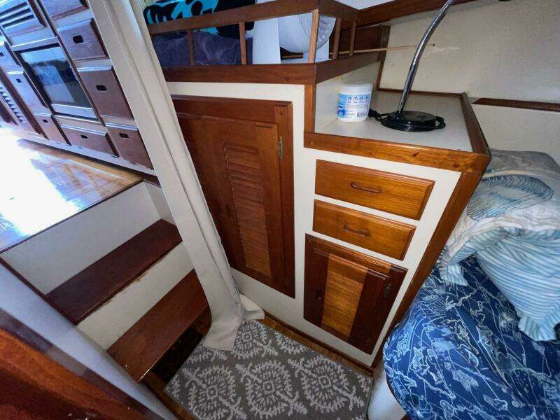 Zettie Ray 30ft Willard Yacht For Sale