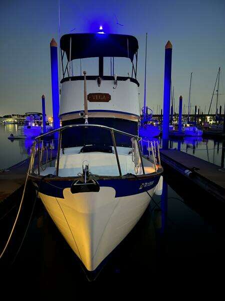 Zettie Ray 30ft Willard Yacht For Sale