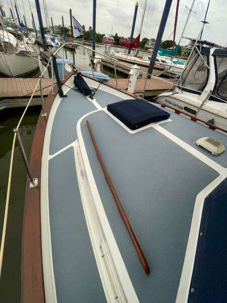 Zettie Ray 30ft Willard Yacht For Sale