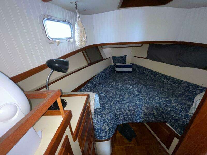 Zettie Ray 30ft Willard Yacht For Sale