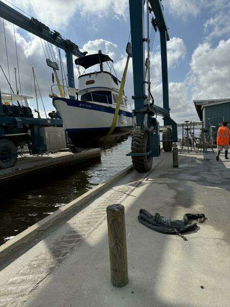 Zettie Ray 30ft Willard Yacht For Sale