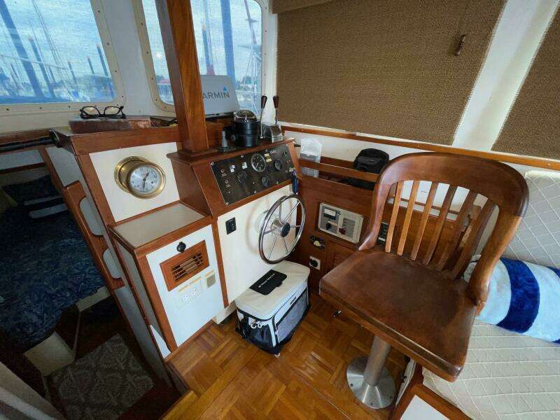 Zettie Ray 30ft Willard Yacht For Sale