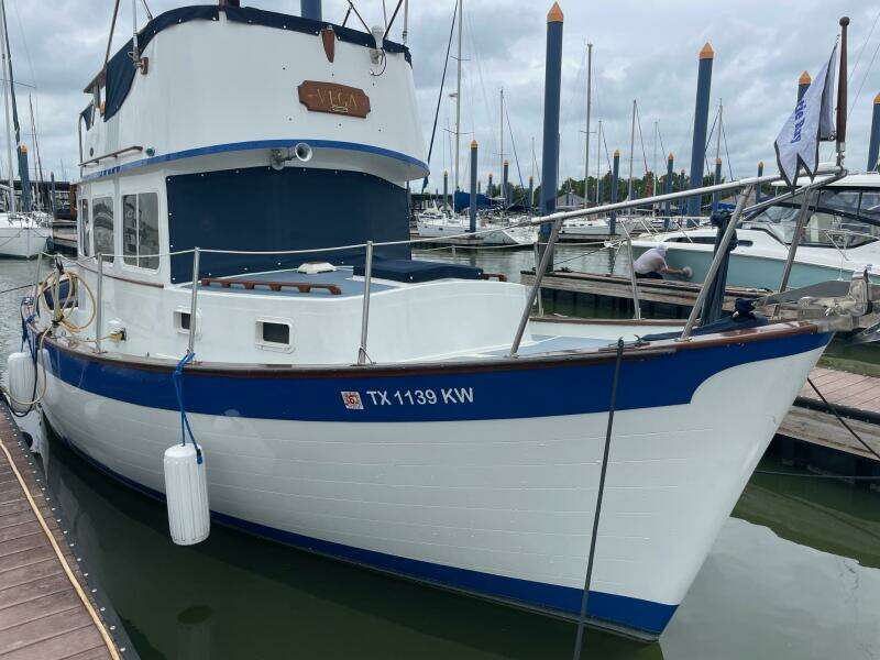Zettie Ray 30ft Willard Yacht For Sale