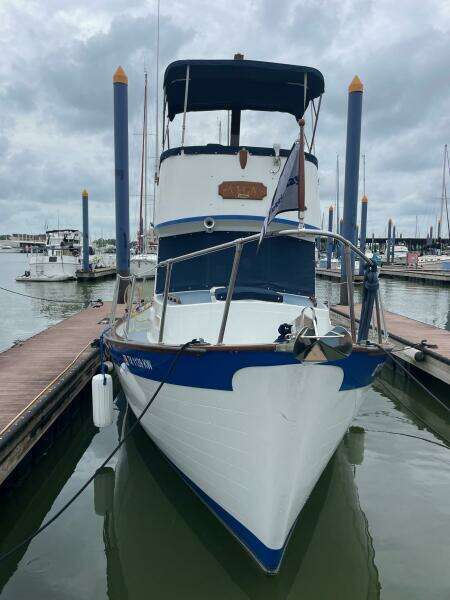 Zettie Ray 30ft Willard Yacht For Sale