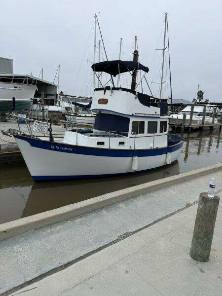 Zettie Ray 30ft Willard Yacht For Sale