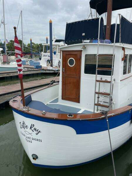 Zettie Ray 30ft Willard Yacht For Sale