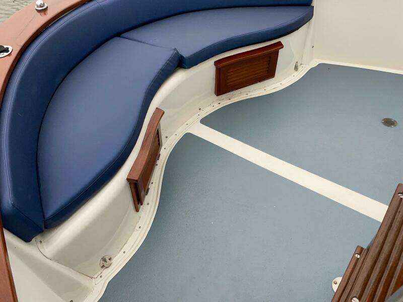 Zettie Ray 30ft Willard Yacht For Sale