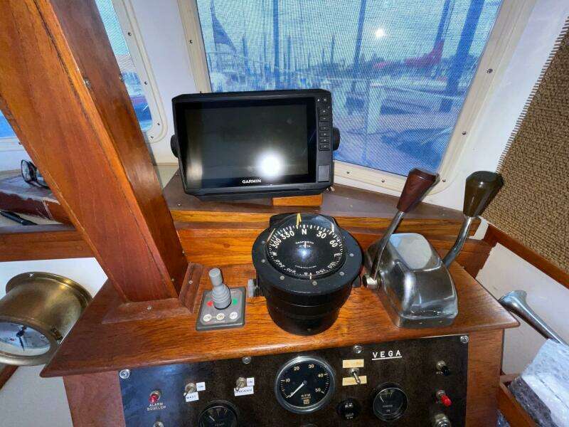 Zettie Ray 30ft Willard Yacht For Sale
