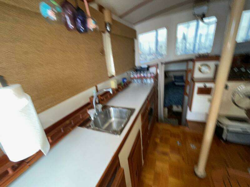 Zettie Ray 30ft Willard Yacht For Sale