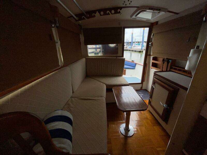Zettie Ray 30ft Willard Yacht For Sale