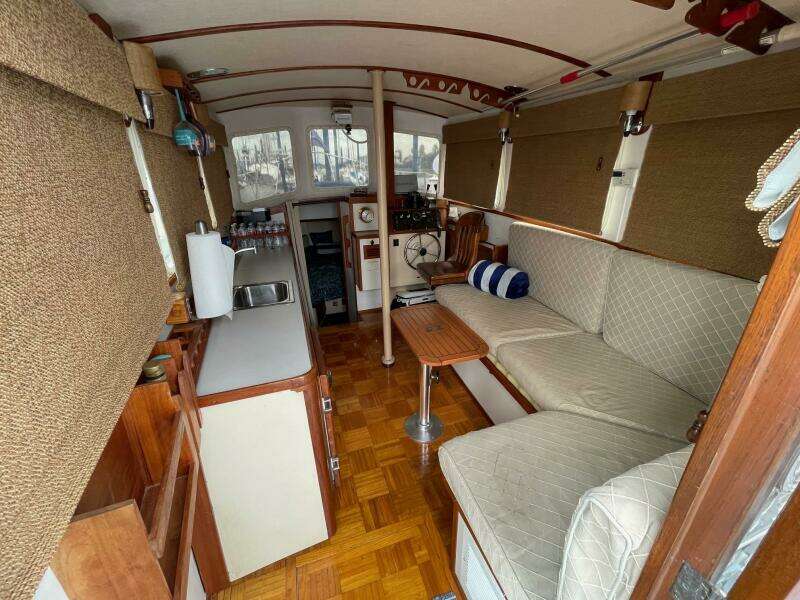 Zettie Ray 30ft Willard Yacht For Sale
