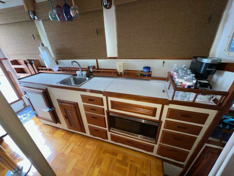 Zettie Ray 30ft Willard Yacht For Sale