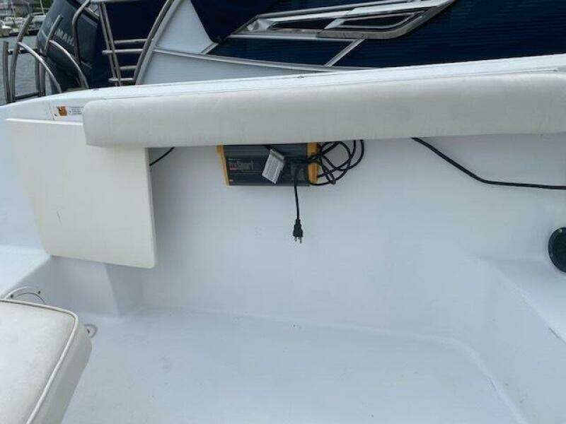 23ft Seaswirl Yacht For Sale