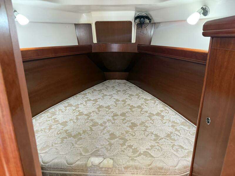 Udacha 34ft Beneteau Yacht For Sale