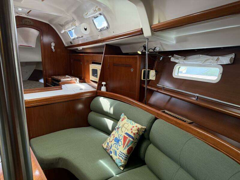 Udacha 34ft Beneteau Yacht For Sale