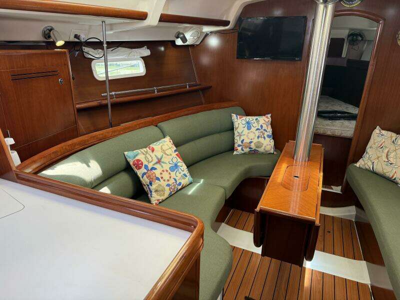 Udacha 34ft Beneteau Yacht For Sale