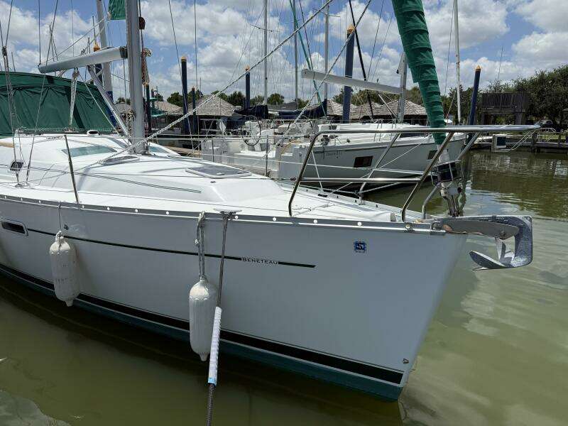 Udacha 34ft Beneteau Yacht For Sale