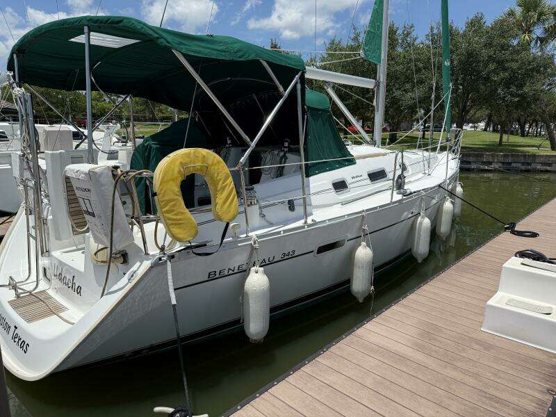 Udacha 34ft Beneteau Yacht For Sale