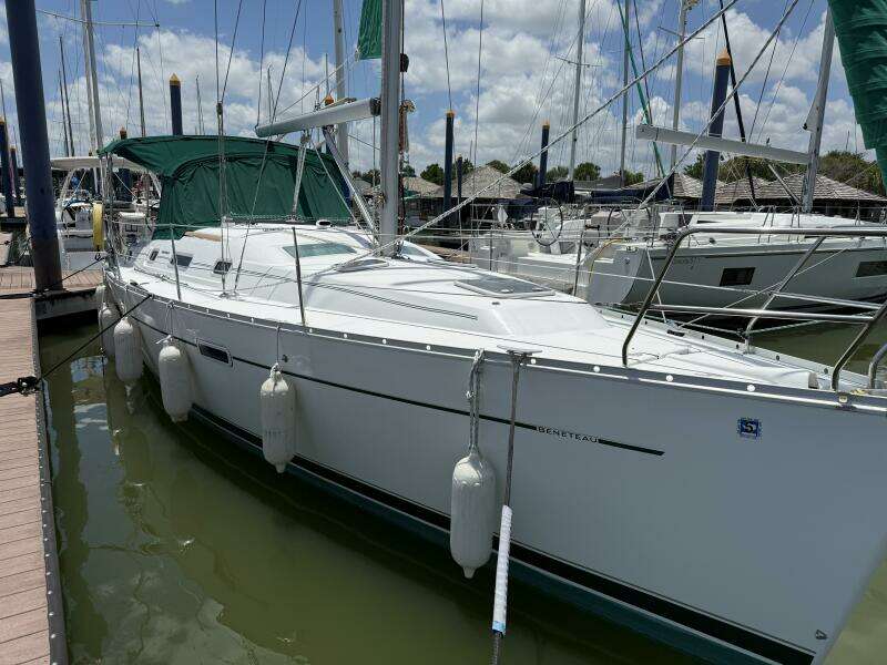 Udacha 34ft Beneteau Yacht For Sale