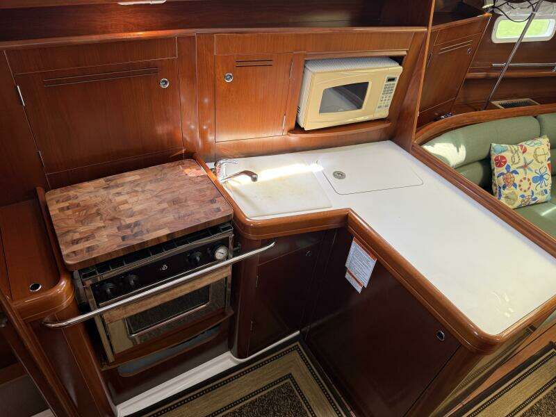 Udacha 34ft Beneteau Yacht For Sale