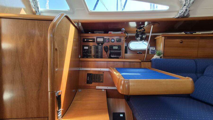 L eau Quay II 35ft Jeanneau Yacht For Sale