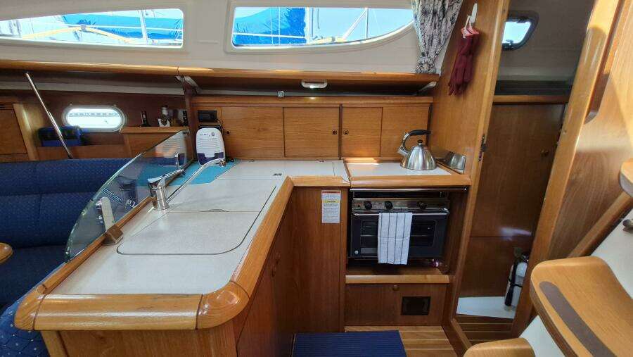 L eau Quay II 35ft Jeanneau Yacht For Sale