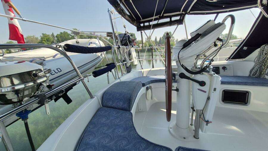 L eau Quay II 35ft Jeanneau Yacht For Sale