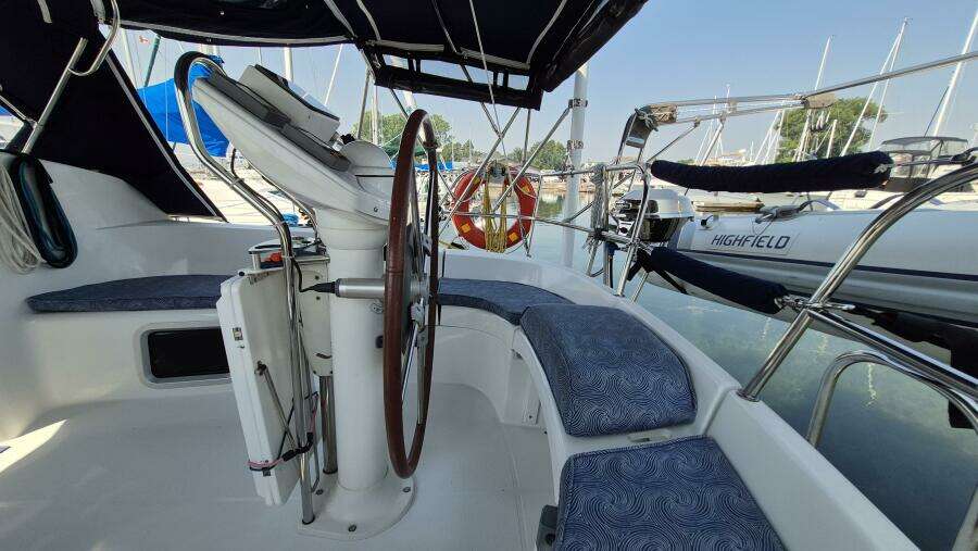 L eau Quay II 35ft Jeanneau Yacht For Sale
