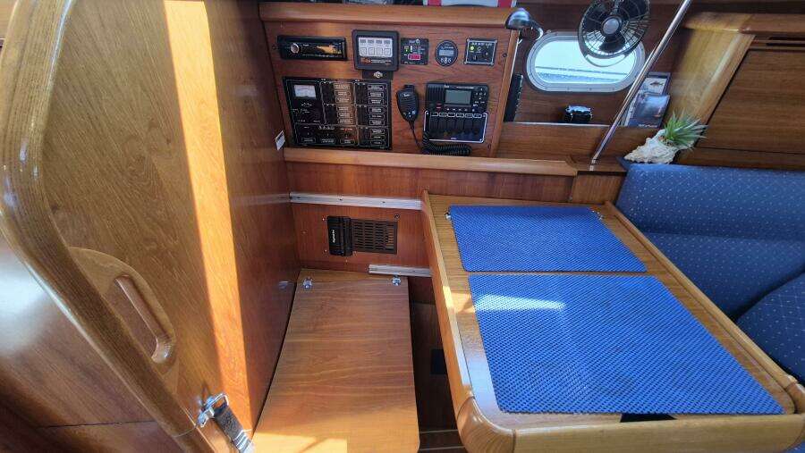 L eau Quay II 35ft Jeanneau Yacht For Sale