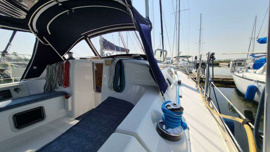L eau Quay II 35ft Jeanneau Yacht For Sale