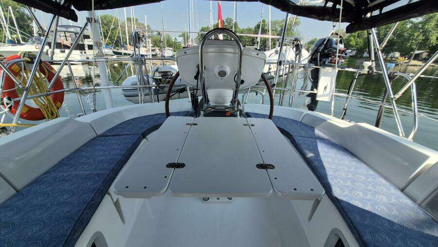 L eau Quay II 35ft Jeanneau Yacht For Sale