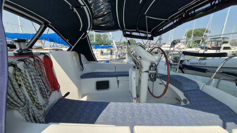 L eau Quay II 35ft Jeanneau Yacht For Sale