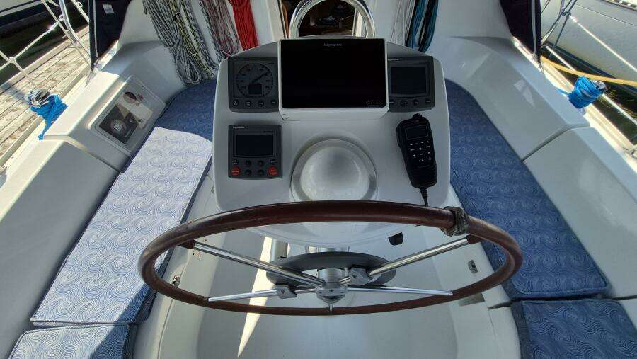 L eau Quay II 35ft Jeanneau Yacht For Sale