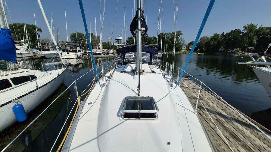 L eau Quay II 35ft Jeanneau Yacht For Sale