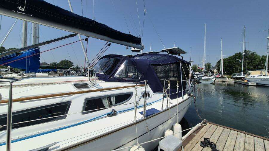 L eau Quay II 35ft Jeanneau Yacht For Sale