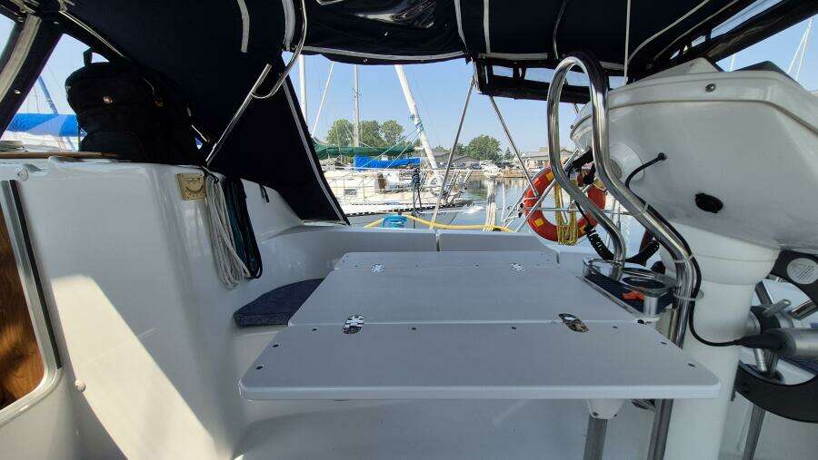 L eau Quay II 35ft Jeanneau Yacht For Sale