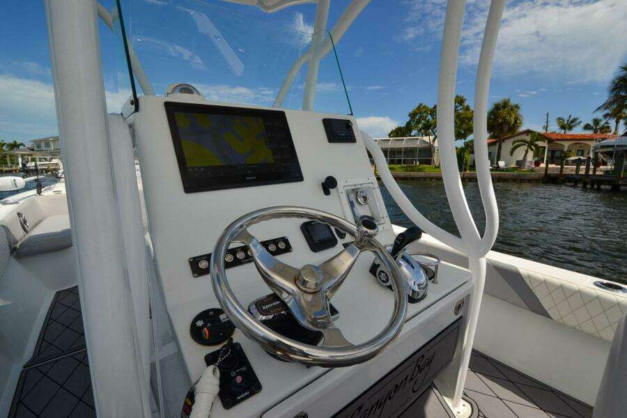 28ft Canyon Bay Yacht For Sale