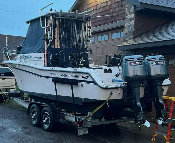 26ft Grady White Yacht For Sale