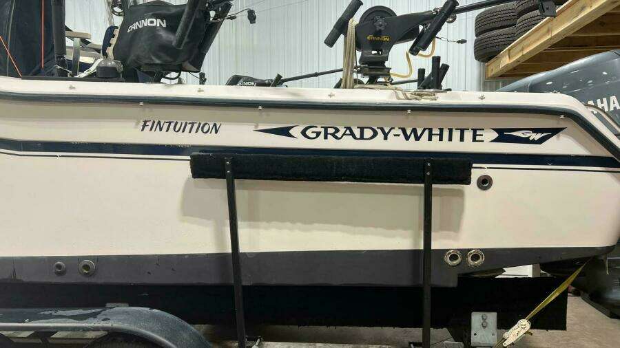 26ft Grady White Yacht For Sale
