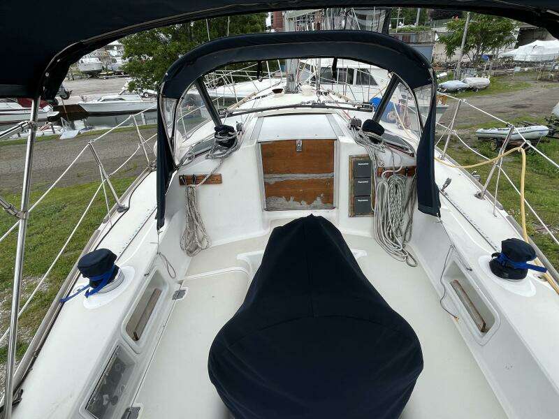 33ft Pearson Yacht For Sale