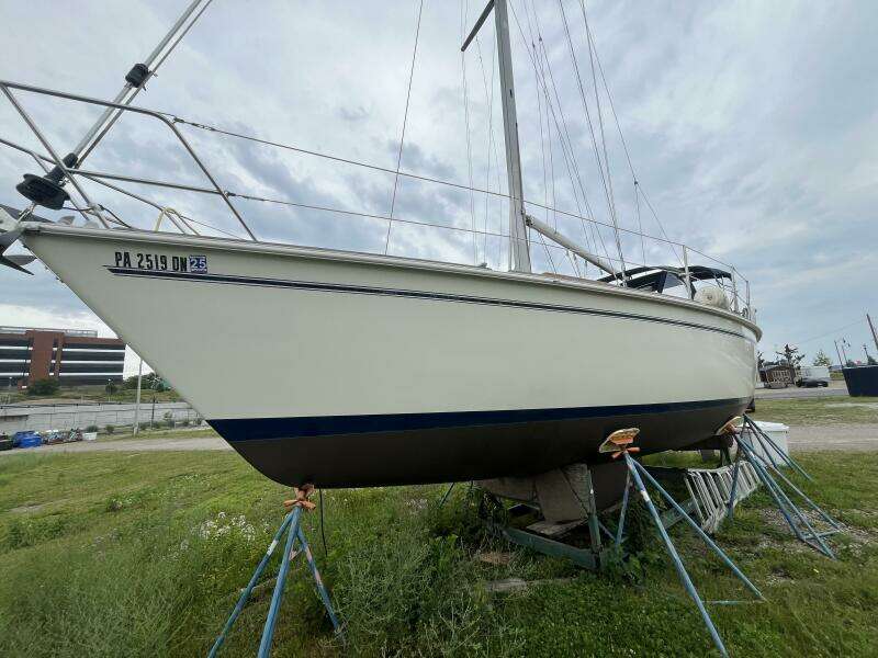 33ft Pearson Yacht For Sale