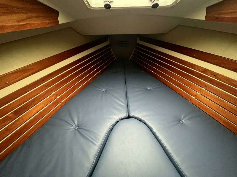 33ft Pearson Yacht For Sale