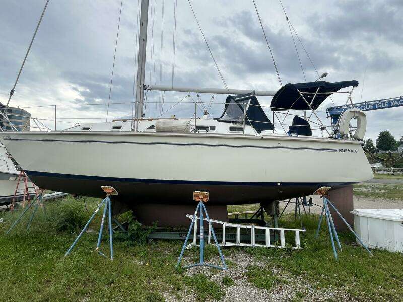 33ft Pearson Yacht For Sale
