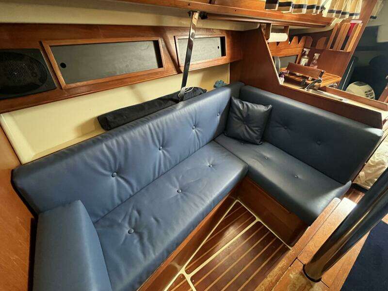 33ft Pearson Yacht For Sale