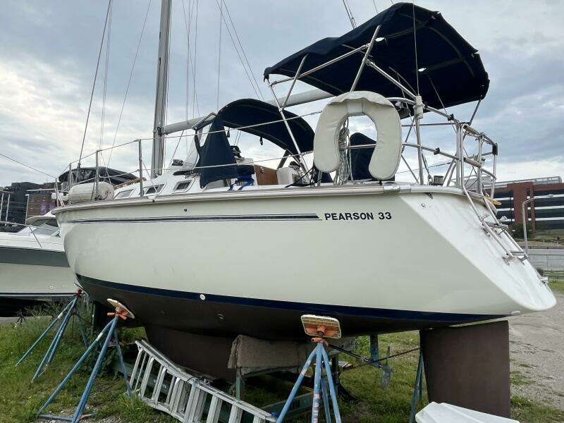 33ft Pearson Yacht For Sale