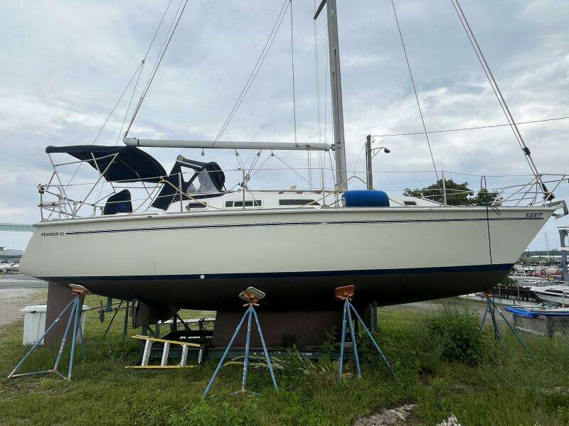33ft Pearson Yacht For Sale