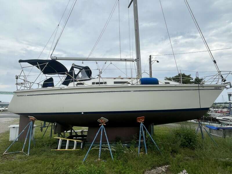 33ft Pearson Yacht For Sale