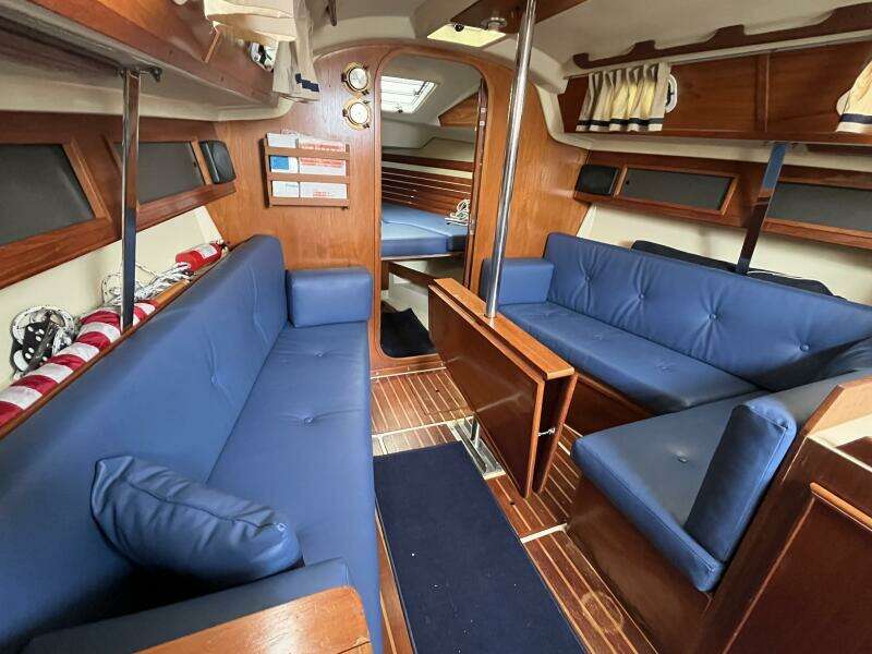 33ft Pearson Yacht For Sale