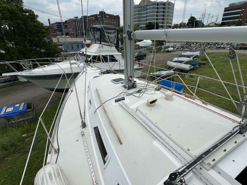 33ft Pearson Yacht For Sale