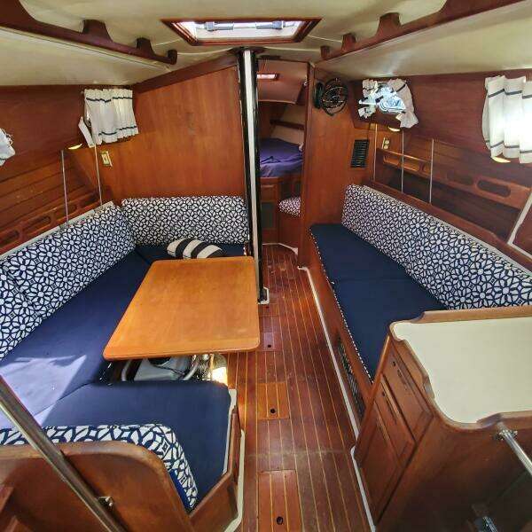 Seayonce 32ft Ericson Yacht For Sale